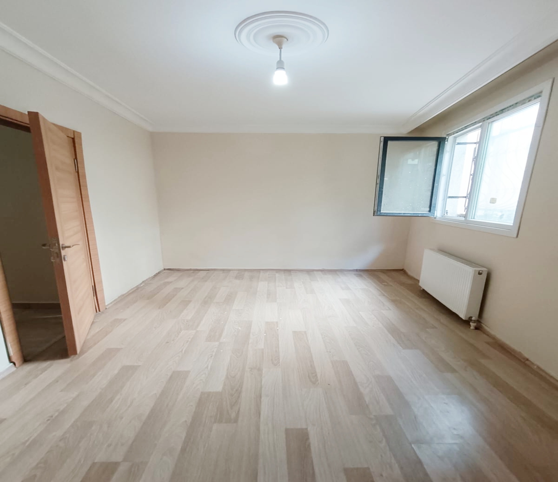 ÇEKMEKÖY ALEMDAG CATALMEŞE DE KİRALIK 4+1 YÜKSEK GİRİŞ DAİRE